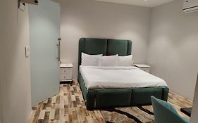 Rivaz Hotel And Restaurant